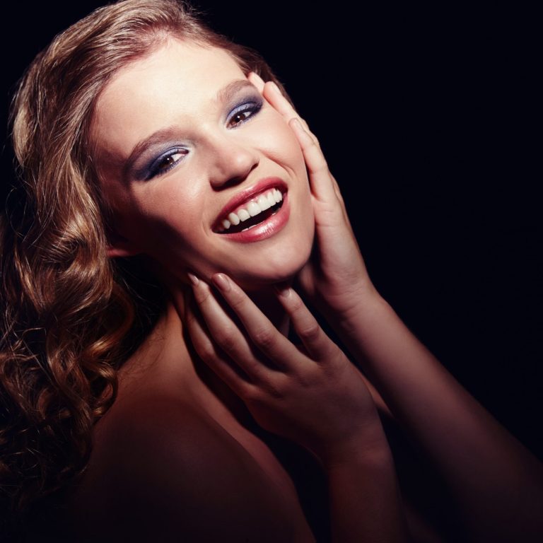 Hollywood smile -min